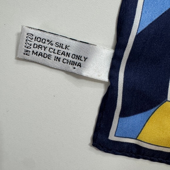 Oscar de la Renta 100% Silk Scarf Bold Mod Floral Abstract Swirl Print Square - Picture 4 of 4